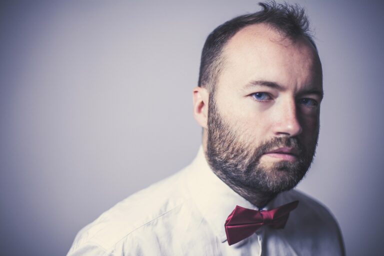 Zdjęcie portretowe Piotr a Sałajczyka